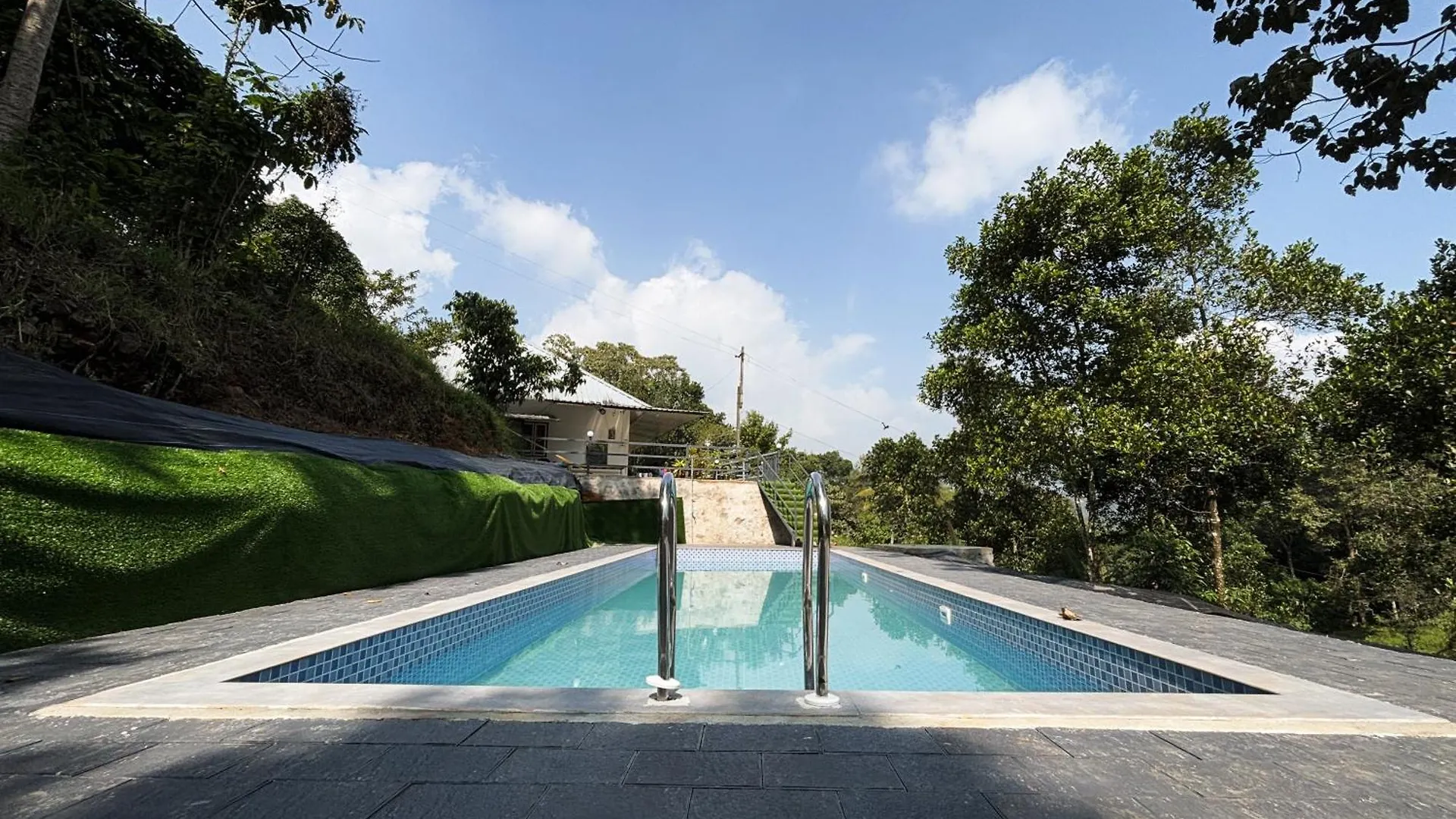 Eco Hills Private Pool Villa Munnar