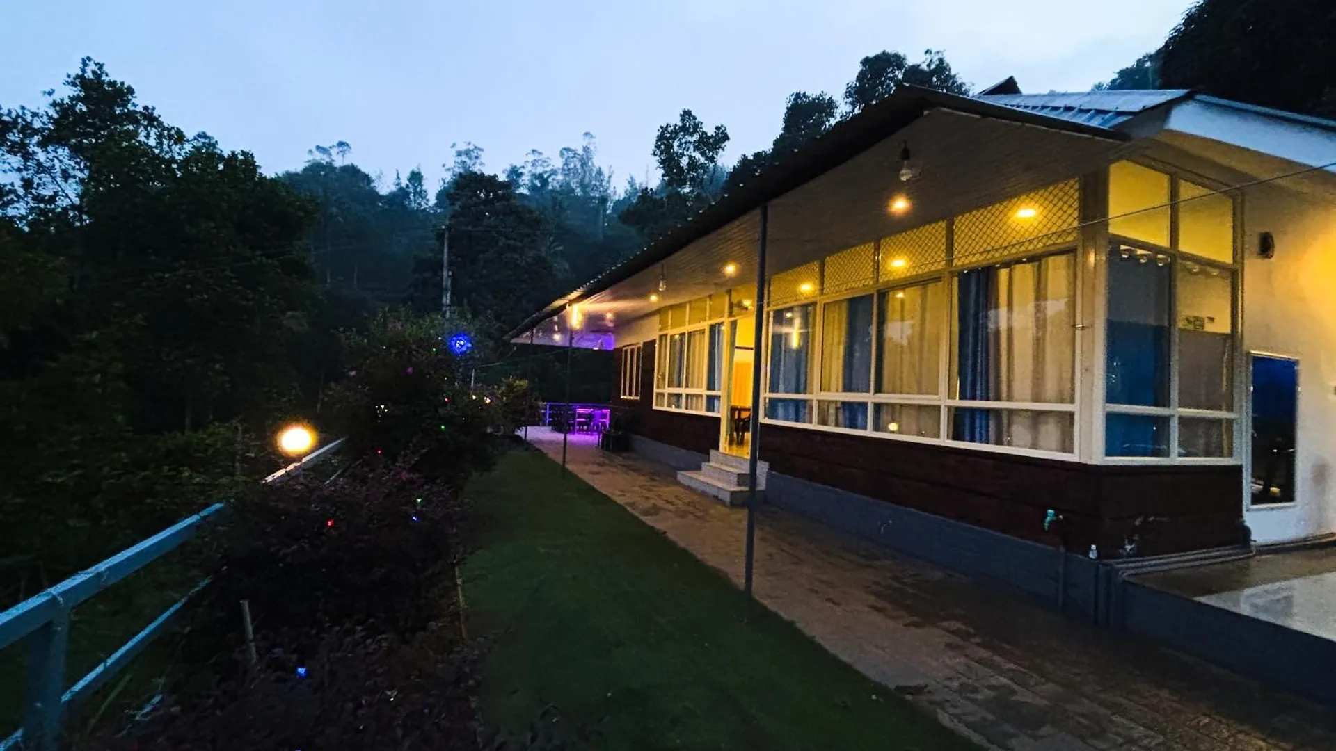 Eco Hills Private Pool Villa Munnar