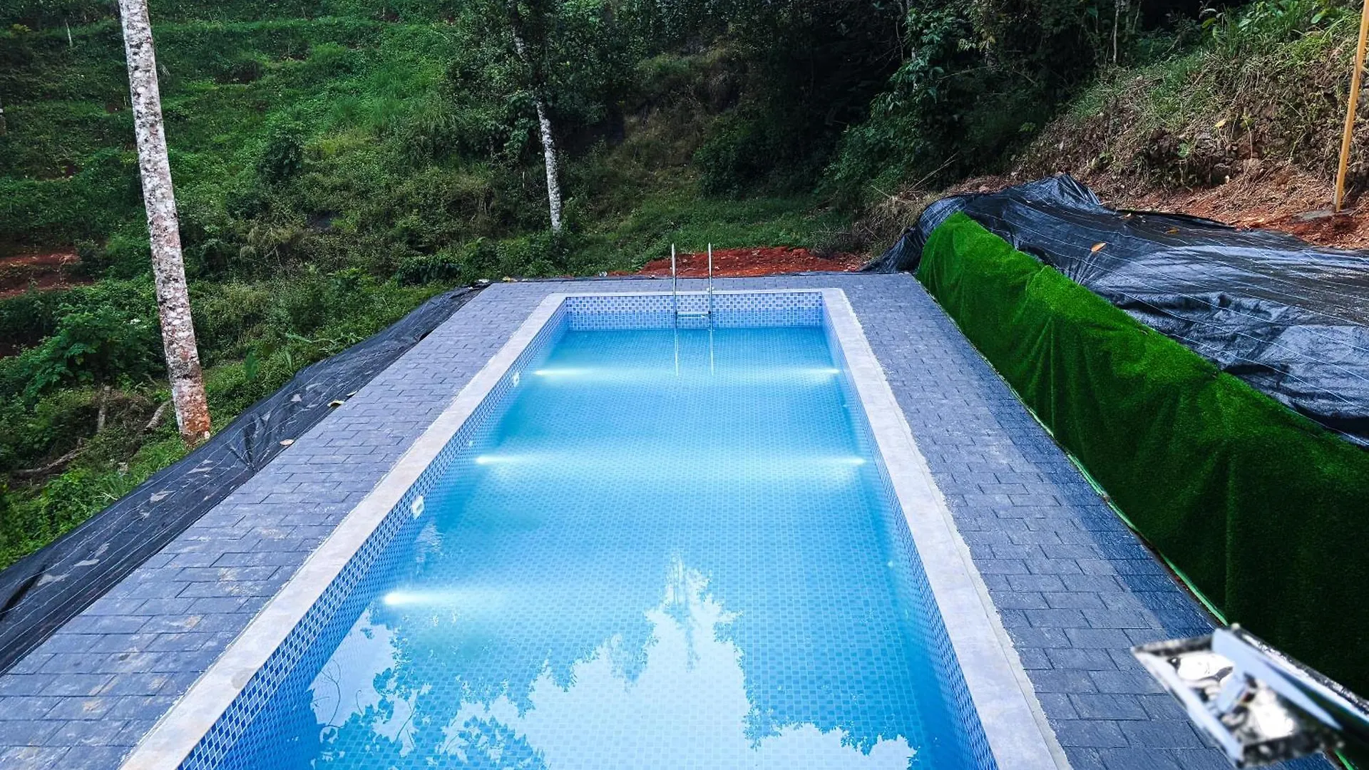 Eco Hills Private Pool Villa Munnar